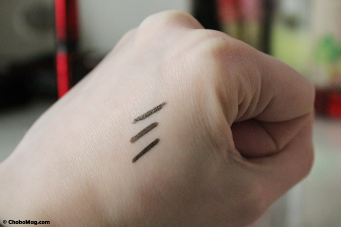 De haut en bas: liner feutre, kakhal, crayon liner.
