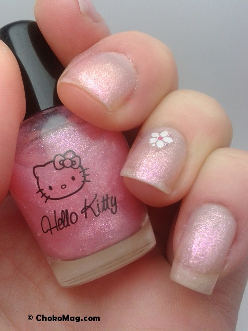 vernis à ongles holographique hello kitty rose creamy