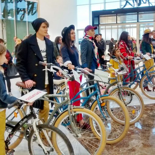 défilé à vélo centre commercial carré sénart