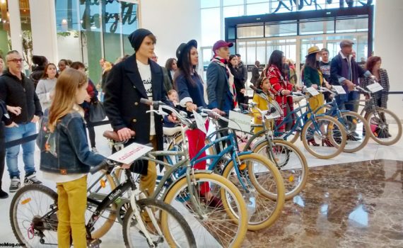 défilé à vélo centre commercial carré sénart