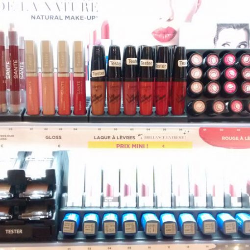nouveaux stands de produits de maquillage naturel sante naturkosmetik