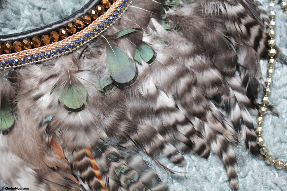 collier plastron à plumes cleor