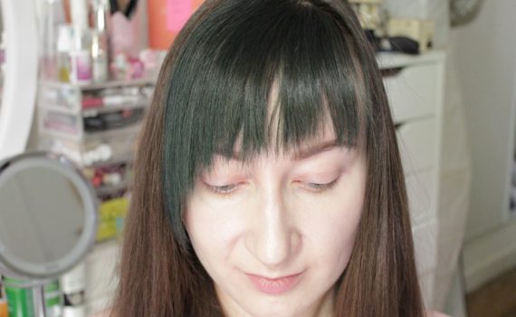 Frange colorée avec Midnight Blue de Manic Panic