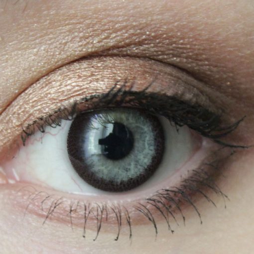 Lentilles Freshlook illuminate jetblack et maquillage avec les pigments Bellapierre