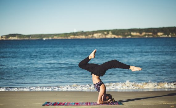 Faire du yoga avec un professeur attitré