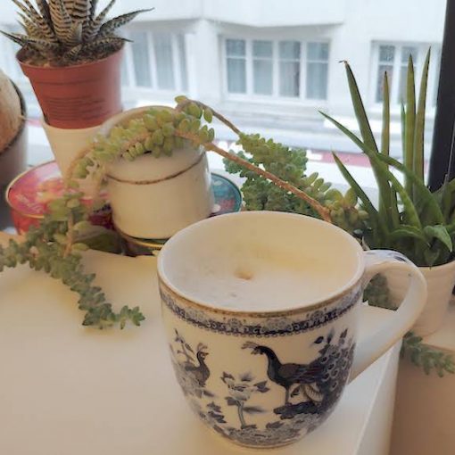 Thé latte fait avec la machine à thé nestlé