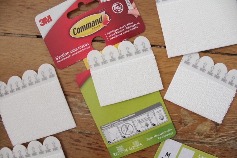 🤔 🔨 Comment faire un MUR DE CADRES sans percer de trous